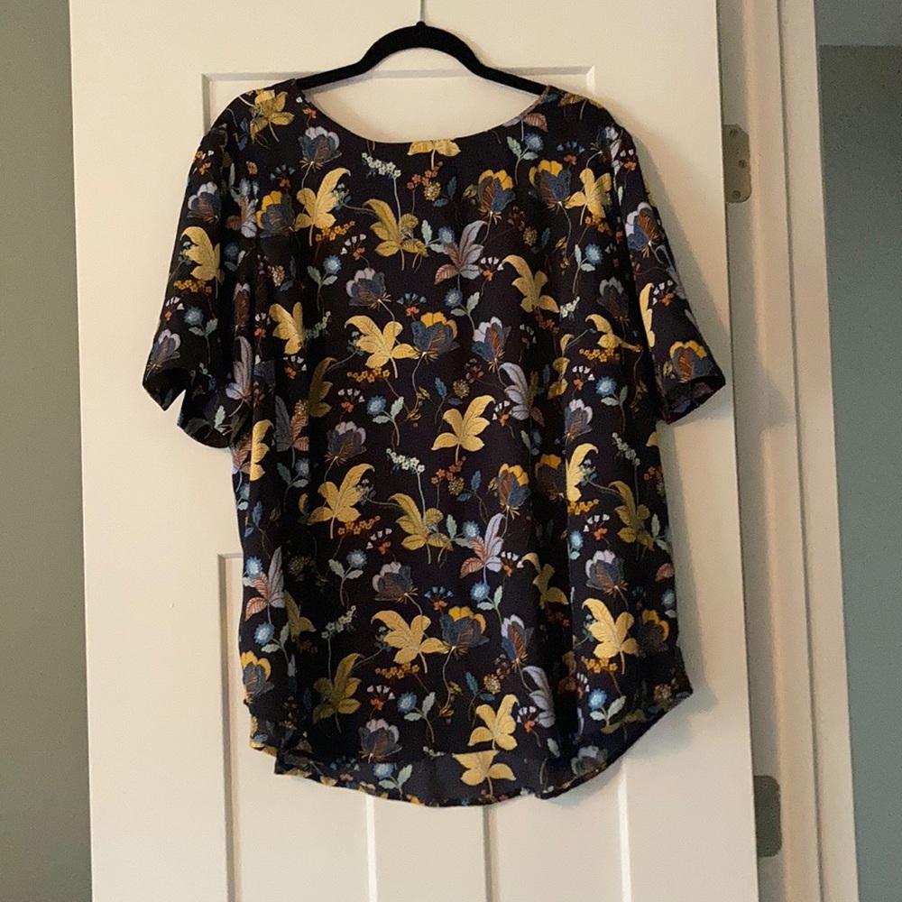 Loft short sleeve top size 22